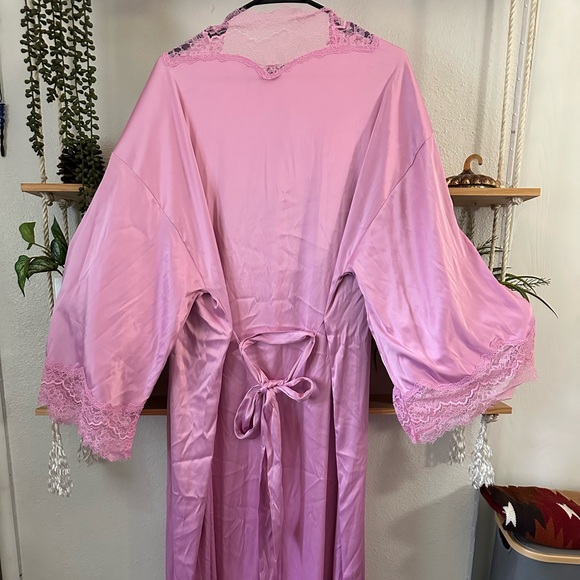 Pink Lacey ROBE - Picture 6 of 8